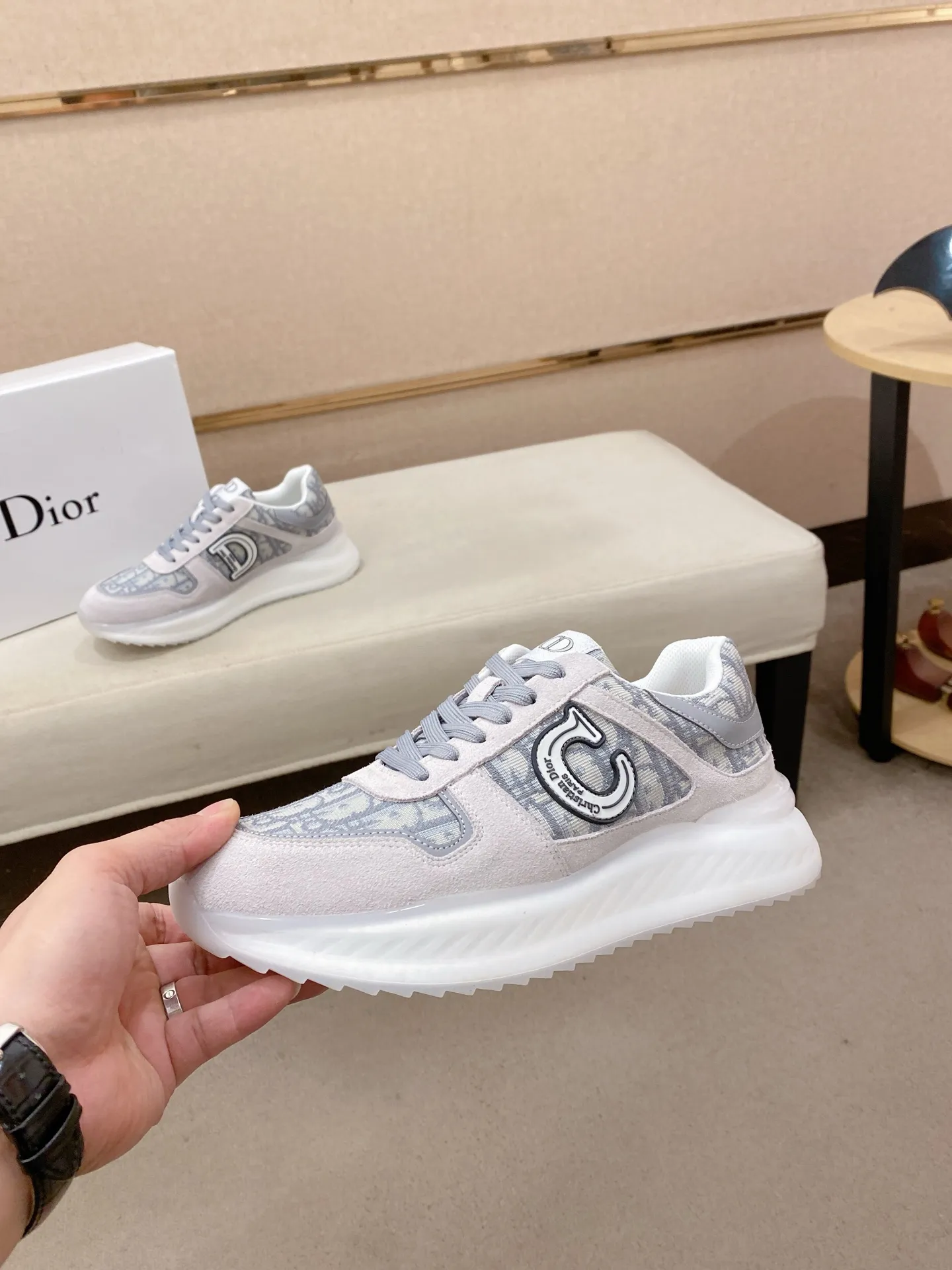 Men's shoes💰 462💰🇮🇹🇮🇹Dior d The new model is on sale at the same time at the counter. The upper 🇮🇹 is imported Italian first-layer cowhide, and the lining is fully imported sheepskin 💪💪. It is a complete 1⃣️ to 1⃣️ replica 🇮🇹💪💪, ⚠ Sole: The original sole is specially provided by the original factory. The exclusive movable molded sole is super comfortable. ⚠Original factory single goods, 🔍🔍high quality, you can enter and leave the counter at will, welcome to compare⚠. Code number:38-44